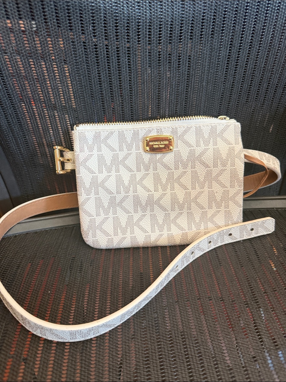 Michael Kors Signature Mini Belt Bag Pouch – Vanilla / Cream Off-White